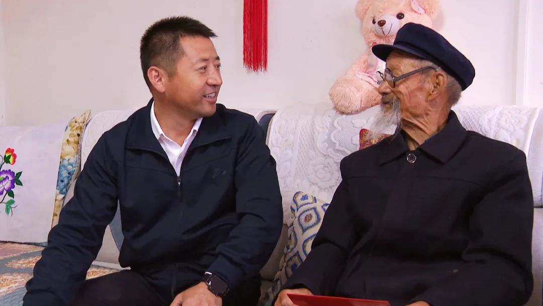 西吉县委县政府主要领导走访慰问高龄在乡复员军人